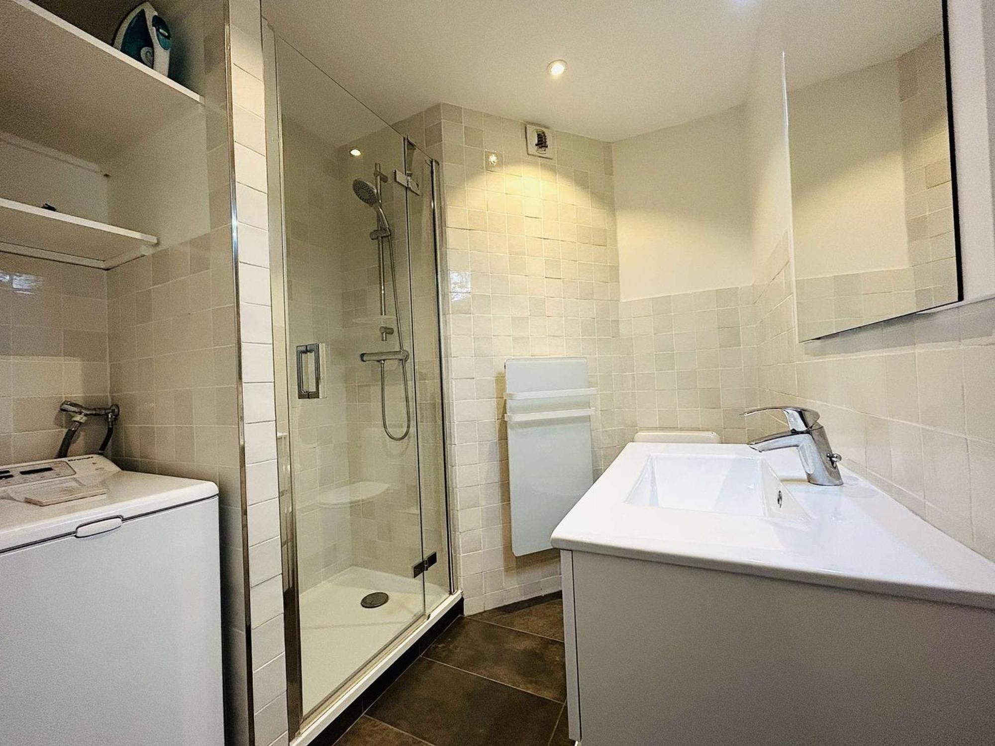 Lumineux Proche Avec Terrasse - Les Pins - Fr-1-245-203 Appartement *